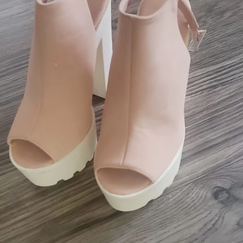 BAMBOO NUDE PEEPTOE PLATFORM BLOCK HEELS SANDALS 🌴